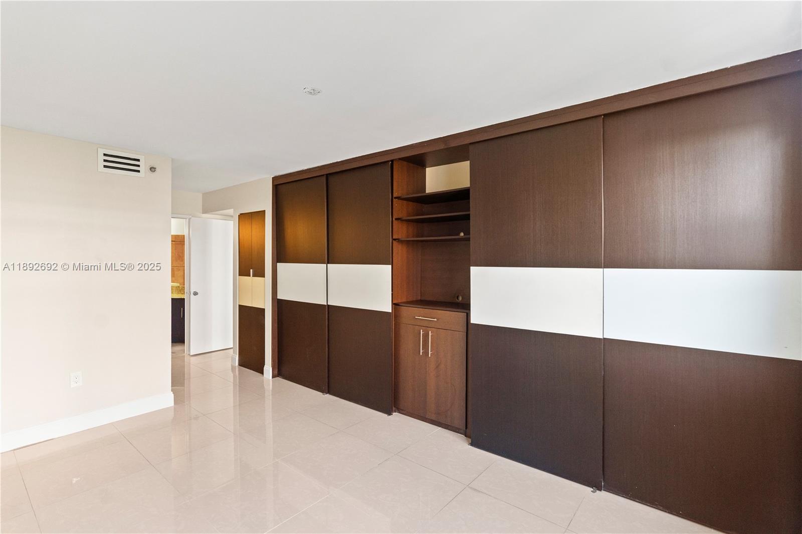 19655 E Country Club Dr #6-501, Aventura FL 33180