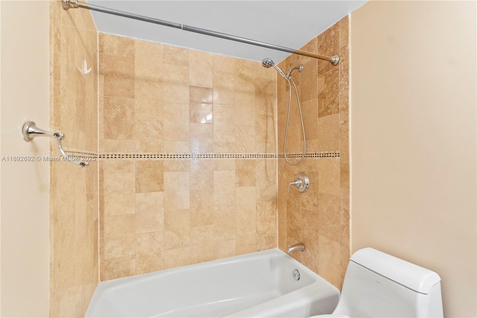 19655 E Country Club Dr #6-501, Aventura FL 33180