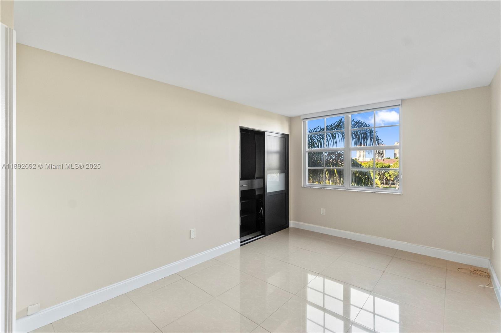 19655 E Country Club Dr #6-501, Aventura FL 33180