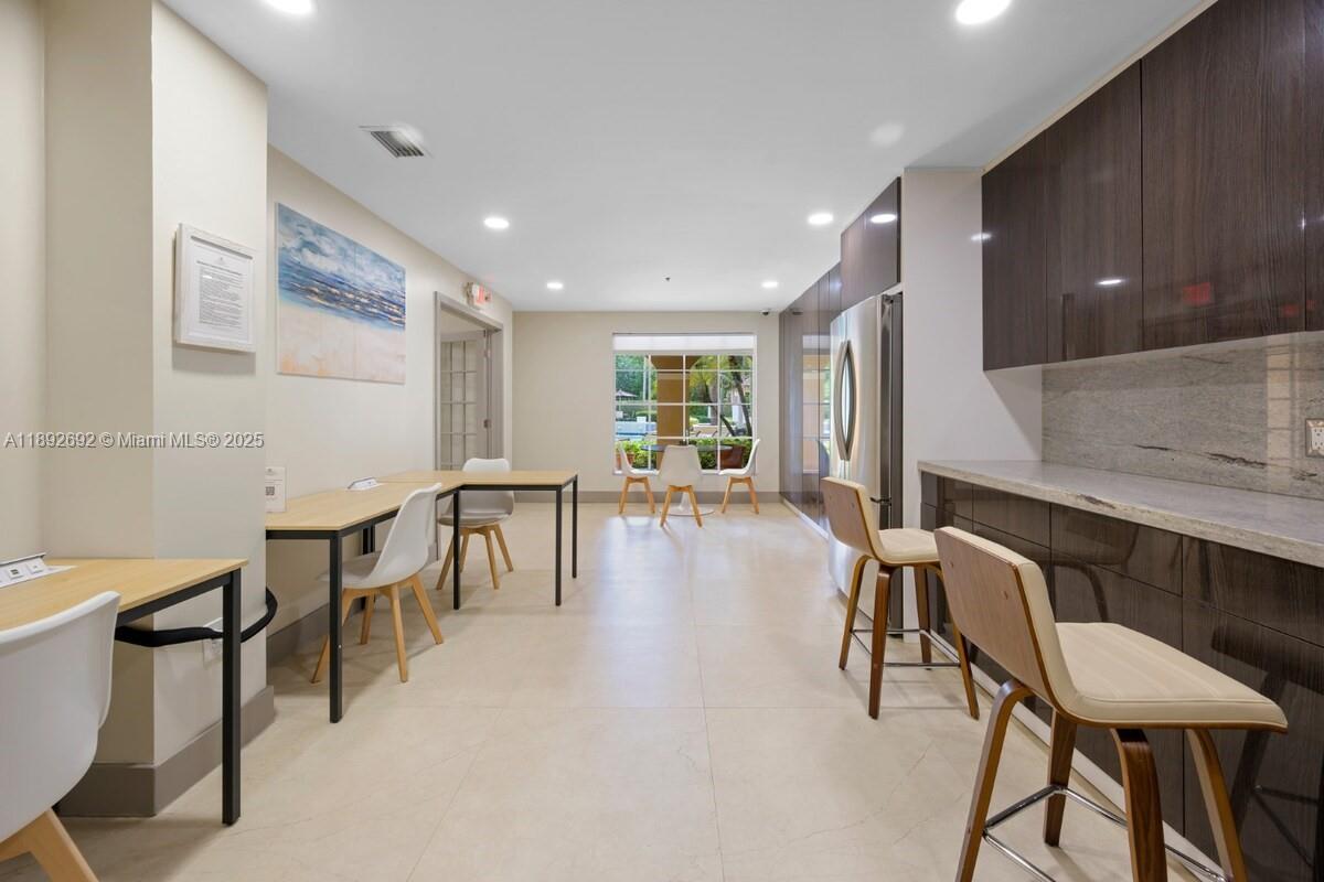 19655 E Country Club Dr #6-501, Aventura FL 33180
