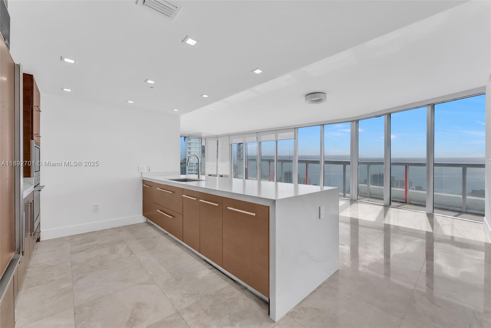 465 Brickell Ave #4201, Miami FL 33131