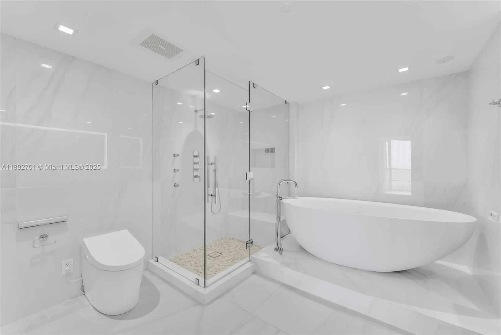 465 Brickell Ave #4201, Miami FL 33131