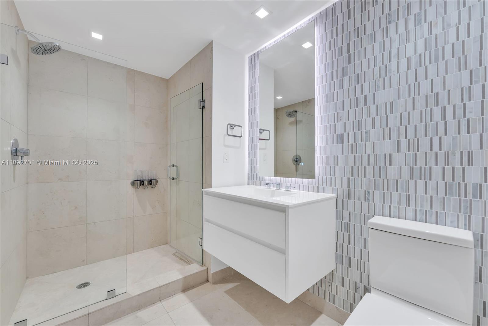 465 Brickell Ave #4201, Miami FL 33131