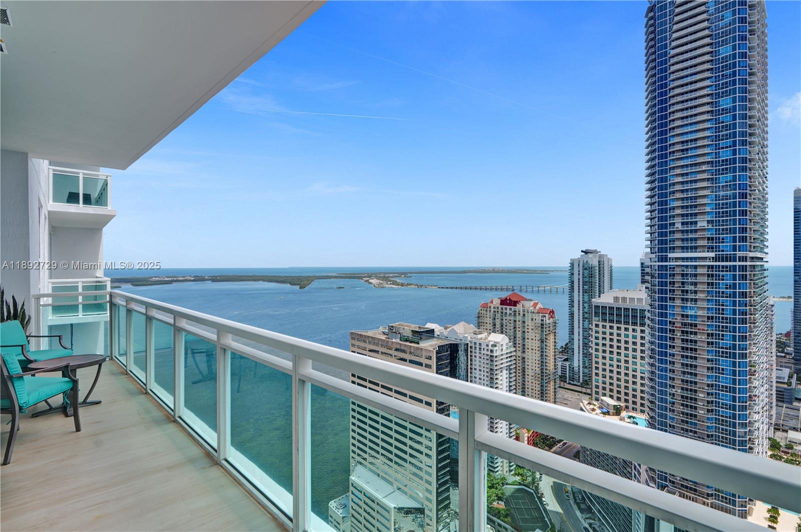 950 Brickell Bay Dr #4707, Miami FL 33131