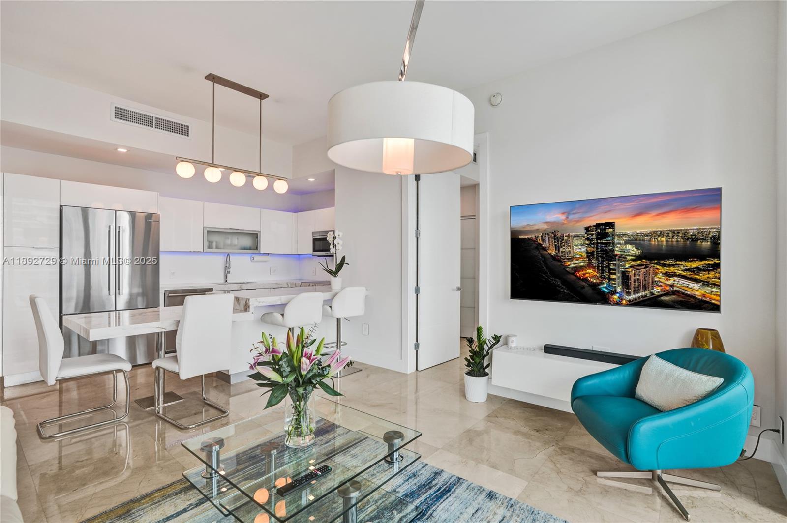 950 Brickell Bay Dr #4707, Miami FL 33131