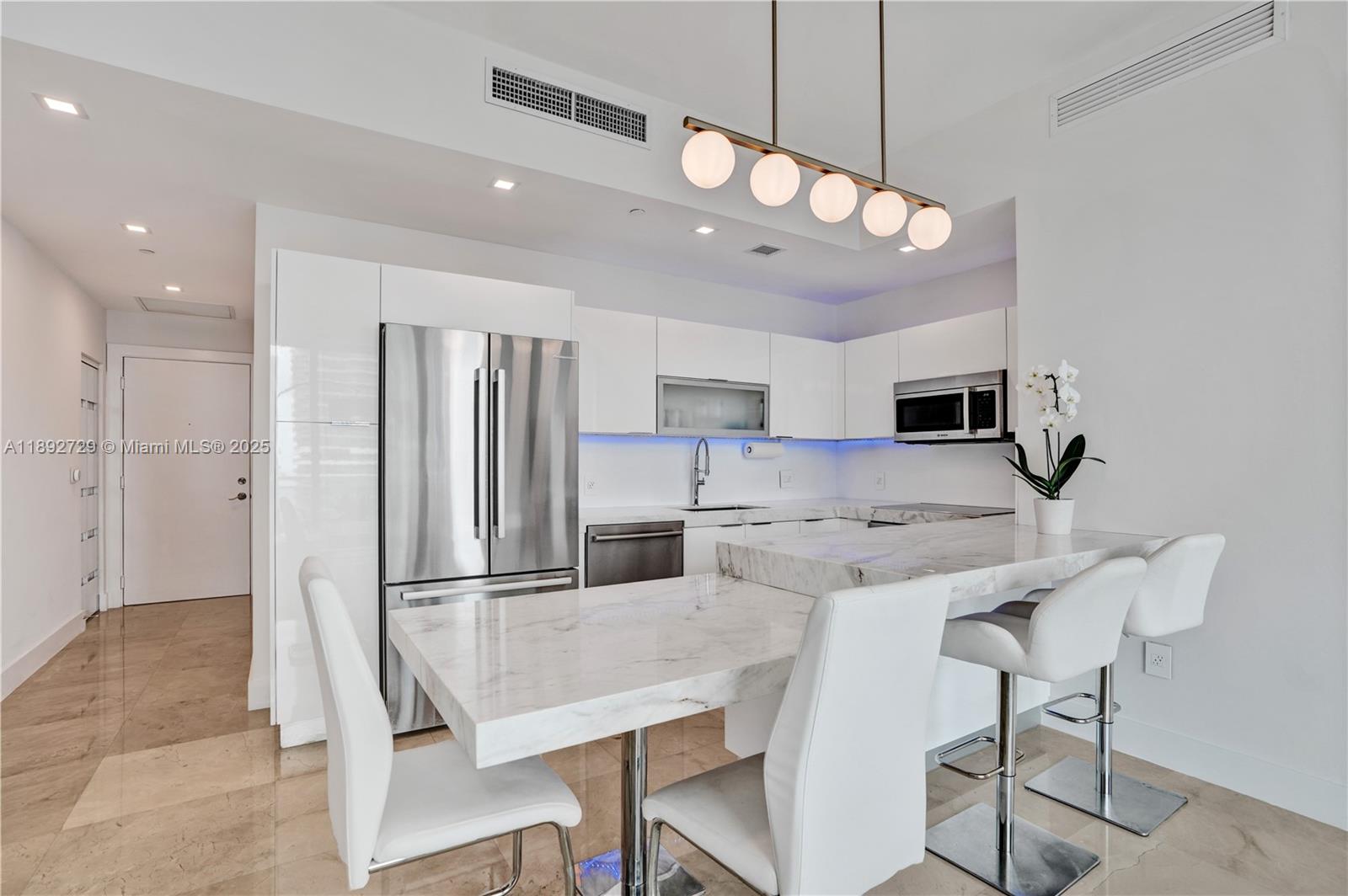 950 Brickell Bay Dr #4707, Miami FL 33131
