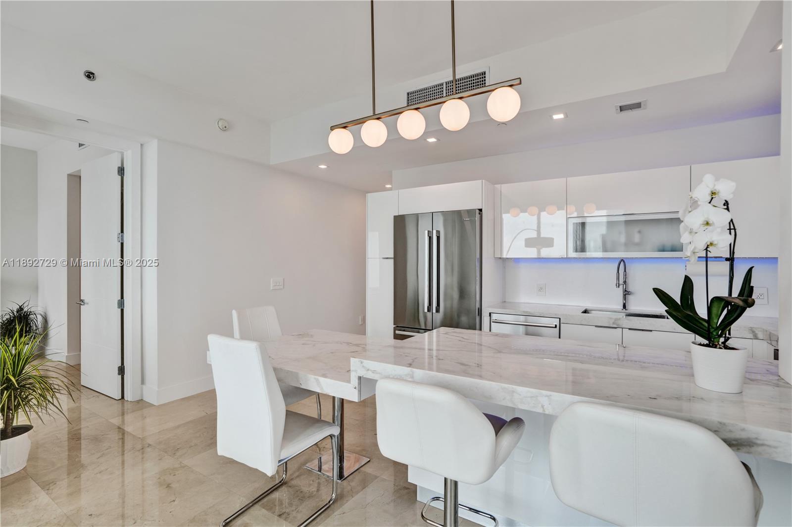 950 Brickell Bay Dr #4707, Miami FL 33131