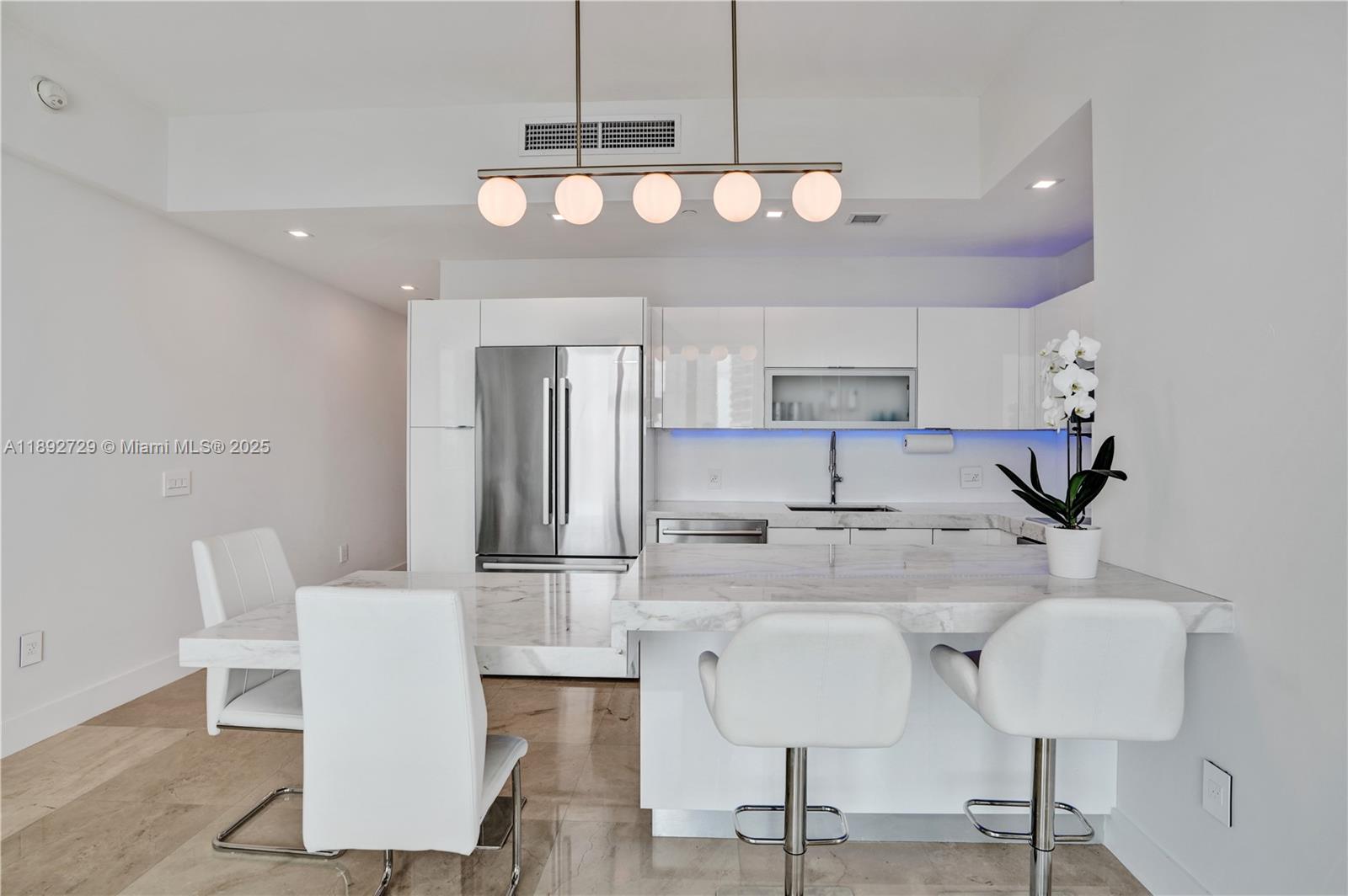 950 Brickell Bay Dr #4707, Miami FL 33131