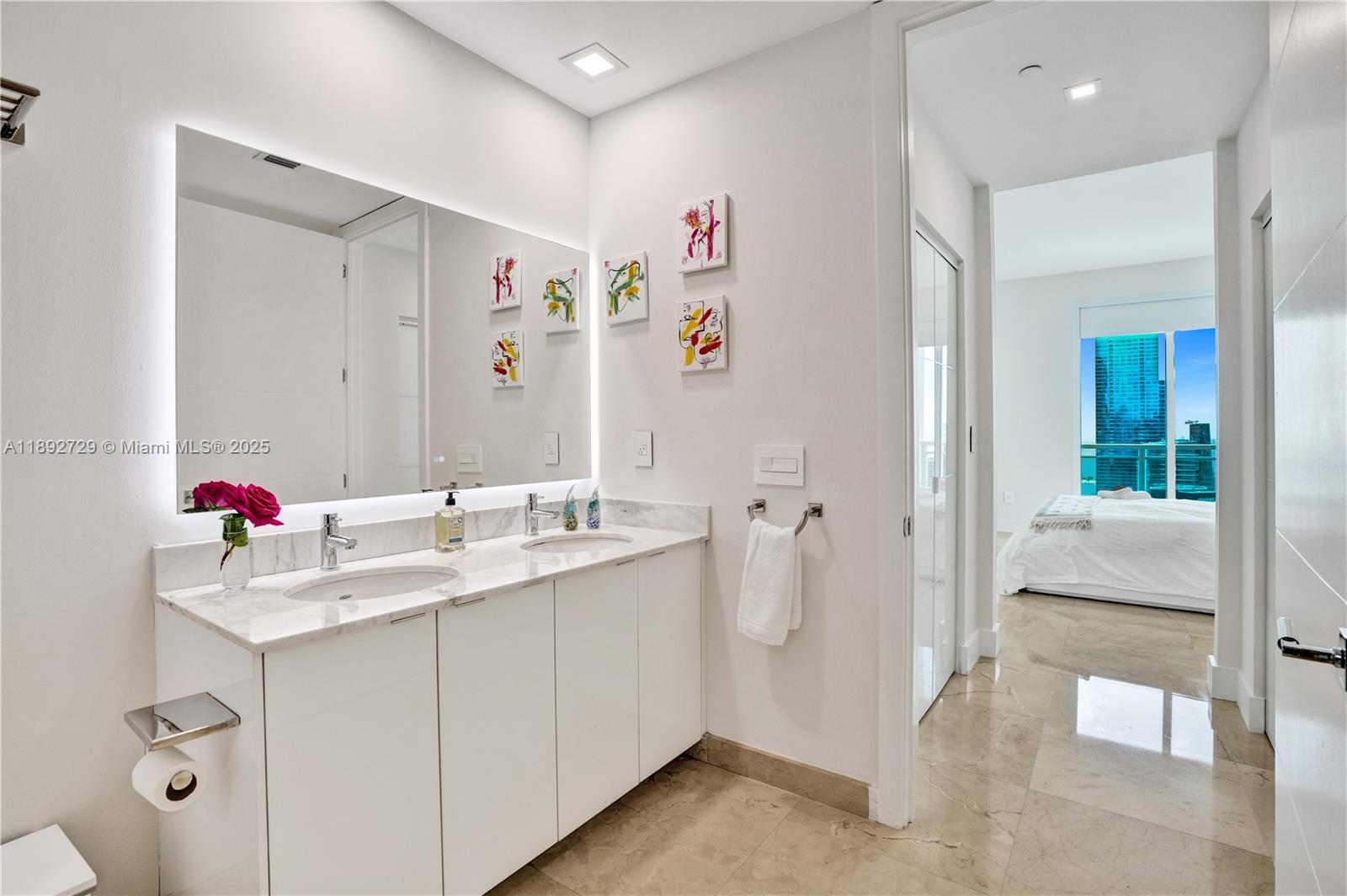 950 Brickell Bay Dr #4707, Miami FL 33131