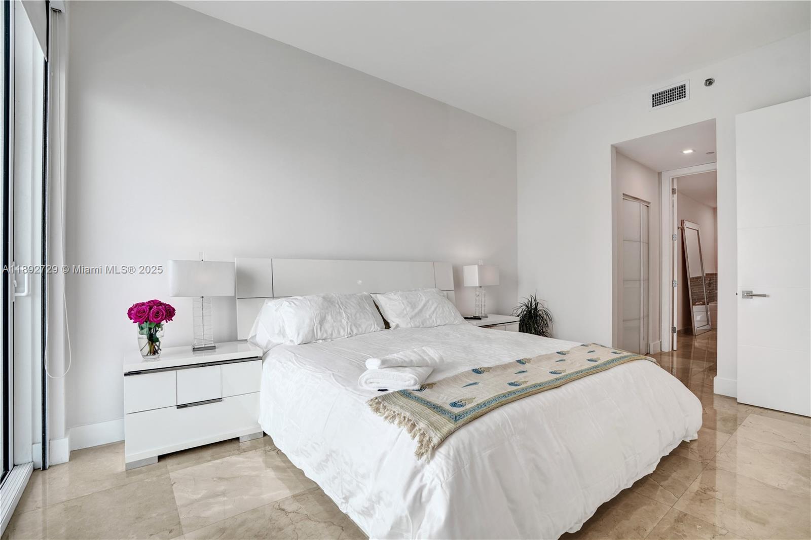 950 Brickell Bay Dr #4707, Miami FL 33131