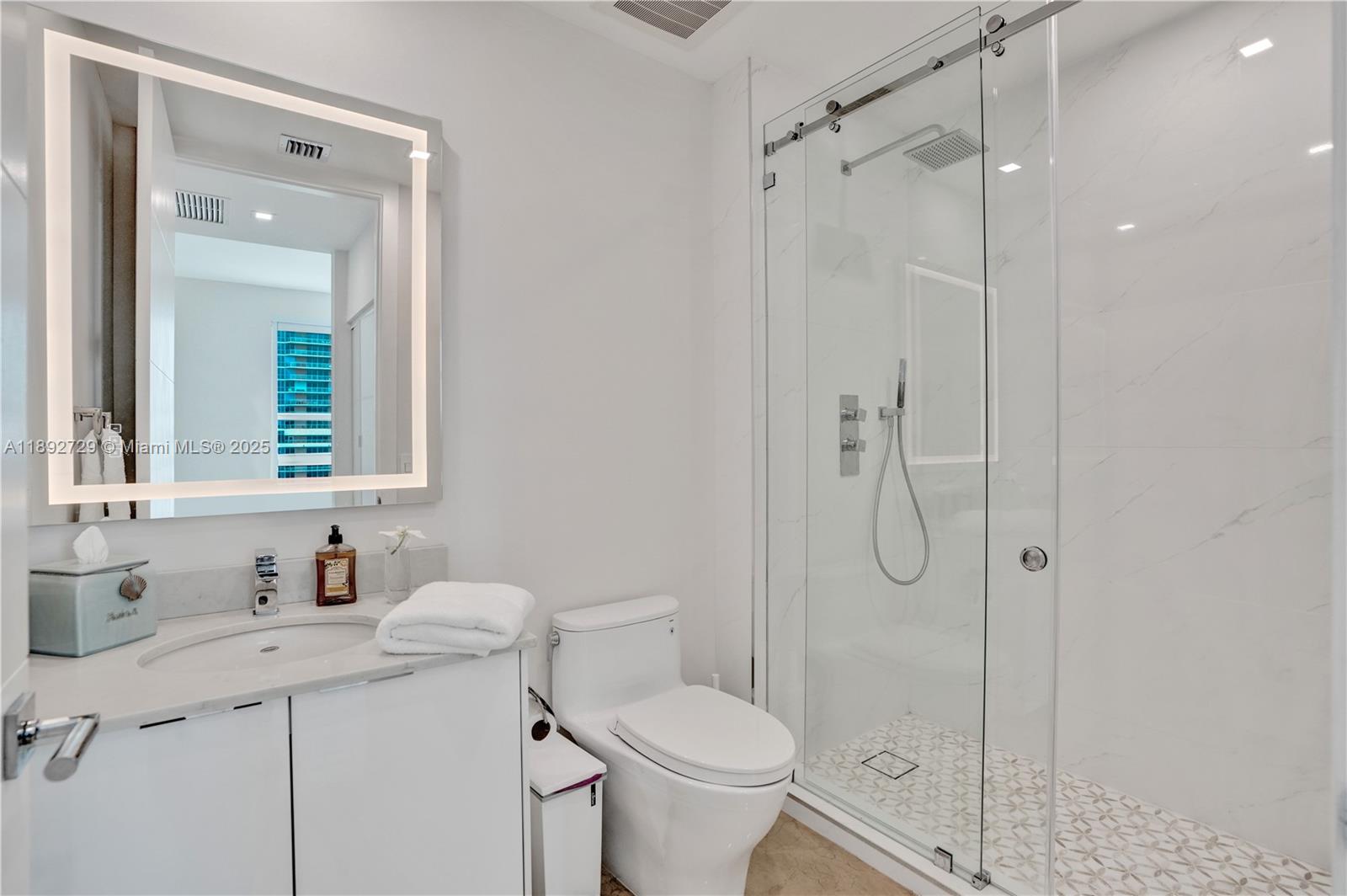 950 Brickell Bay Dr #4707, Miami FL 33131