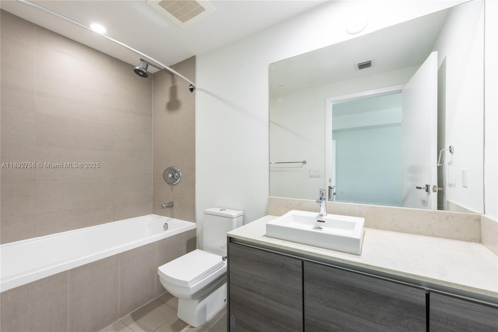 1080 Brickell Ave #509, Miami FL 33131