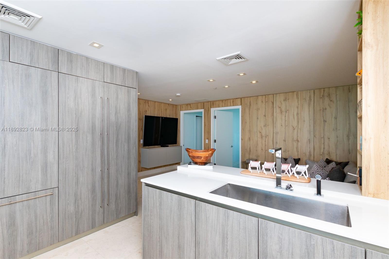 360 Ocean Dr #606S, Key Biscayne FL 33149