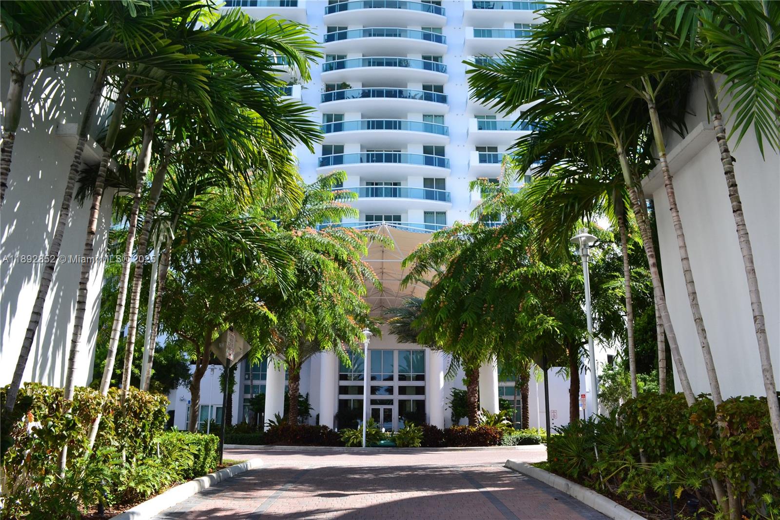 7900 Harbor Island Dr #822, North Bay Village FL 33141