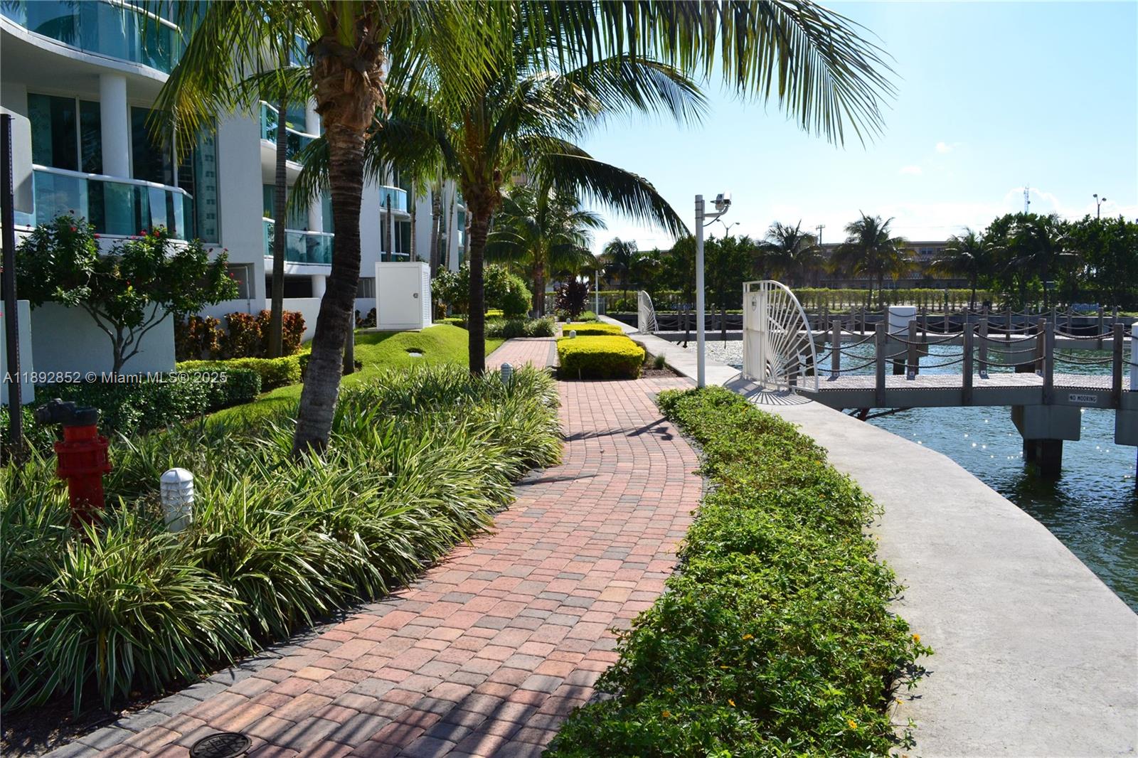 7900 Harbor Island Dr #822, North Bay Village FL 33141