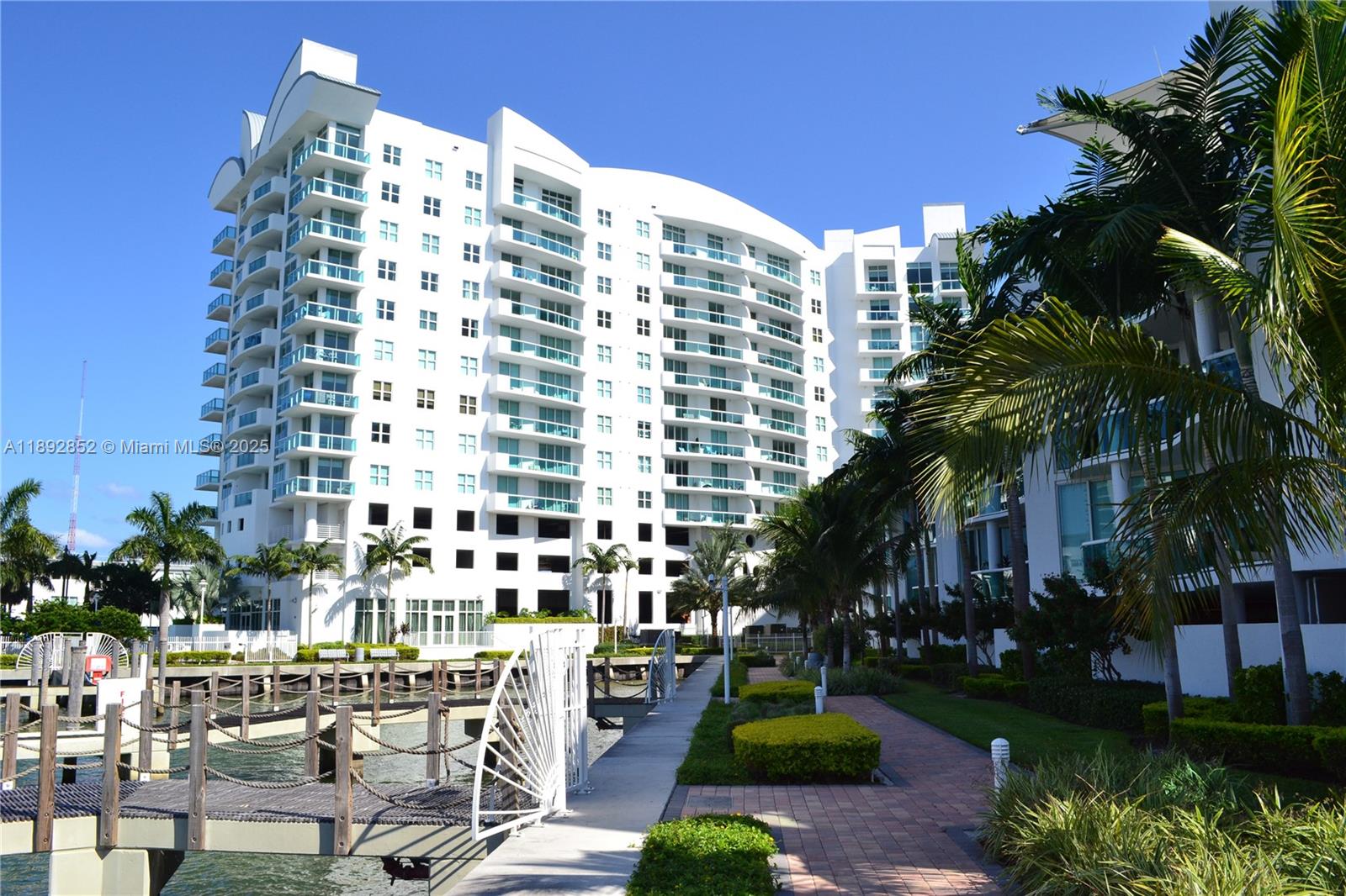 7900 Harbor Island Dr #822, North Bay Village FL 33141