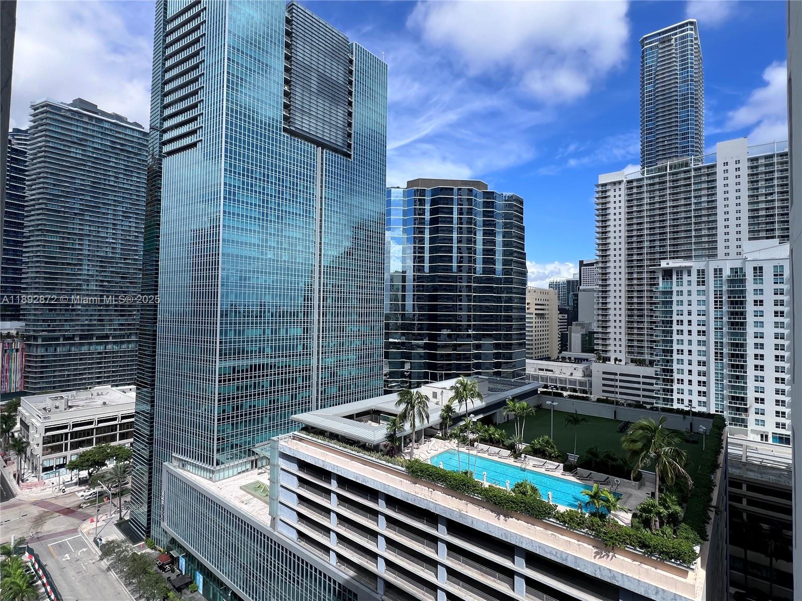 170 SE 14th St #2107, Miami FL 33131