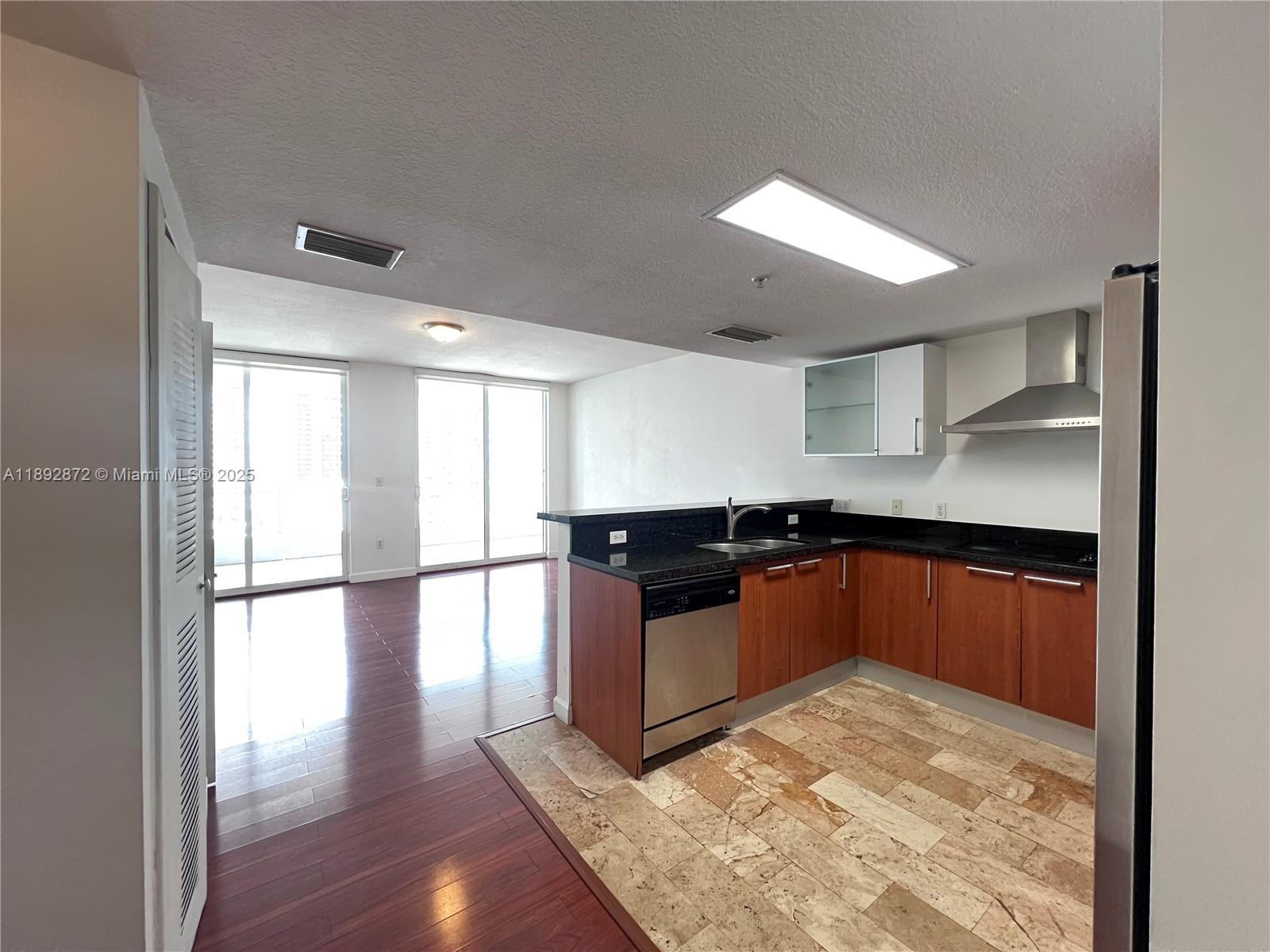 170 SE 14th St #2107, Miami FL 33131