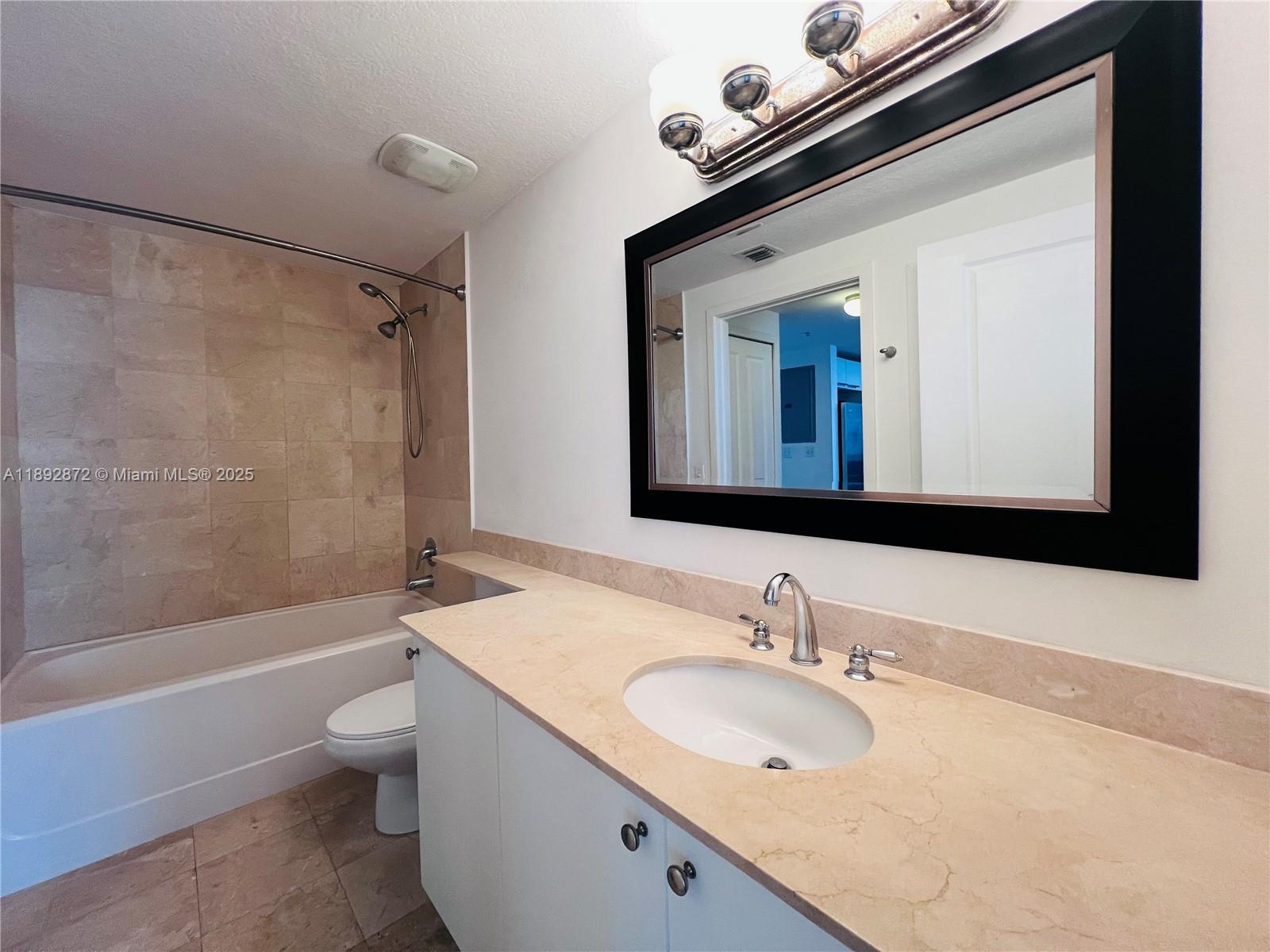 170 SE 14th St #2107, Miami FL 33131
