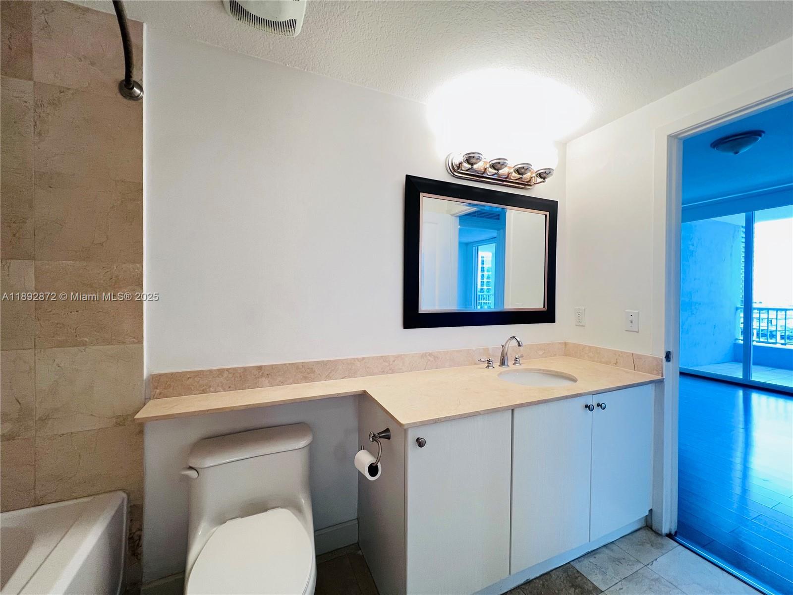 170 SE 14th St #2107, Miami FL 33131