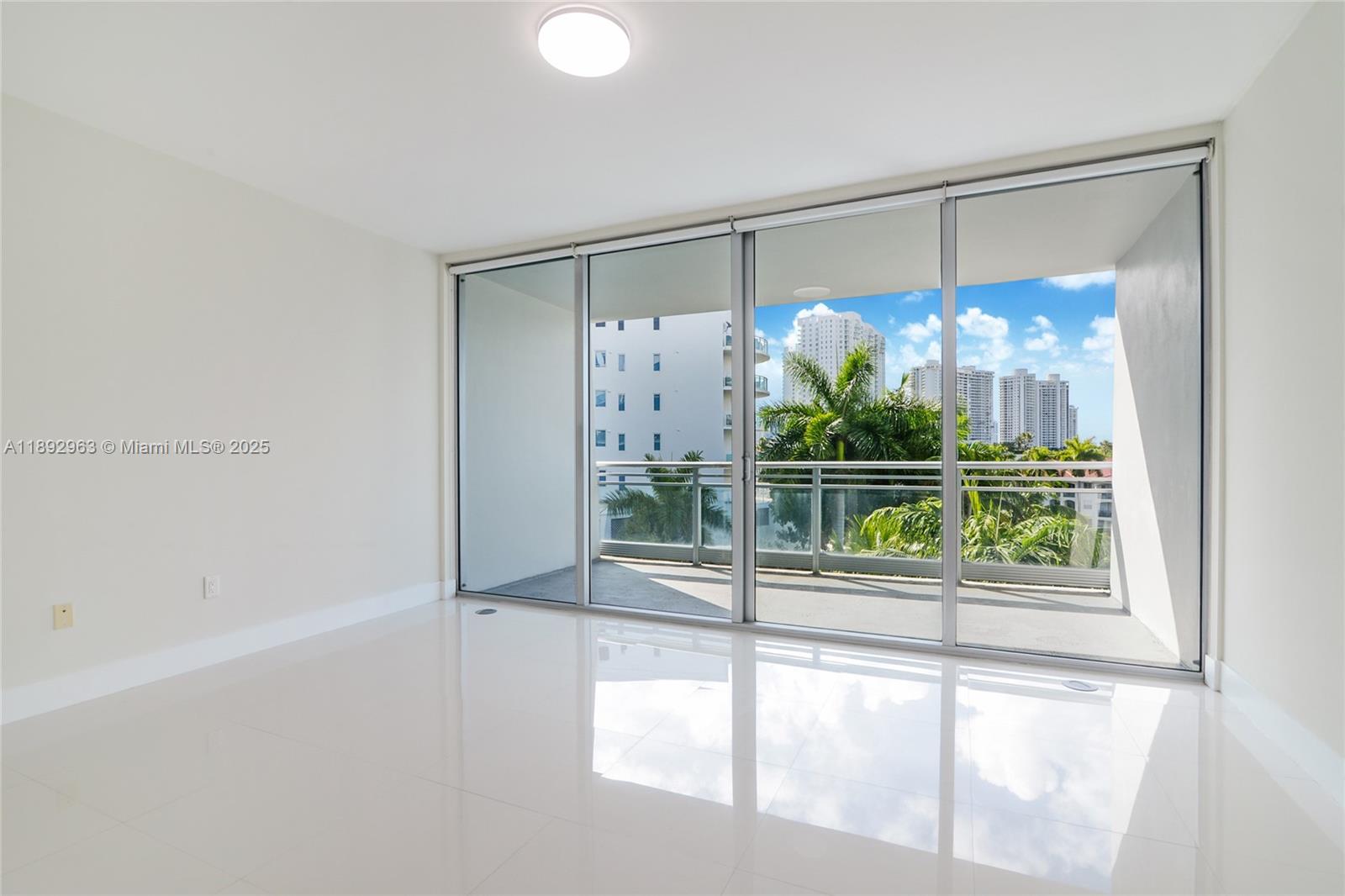 2950 NE 188th St #142, Aventura FL 33180