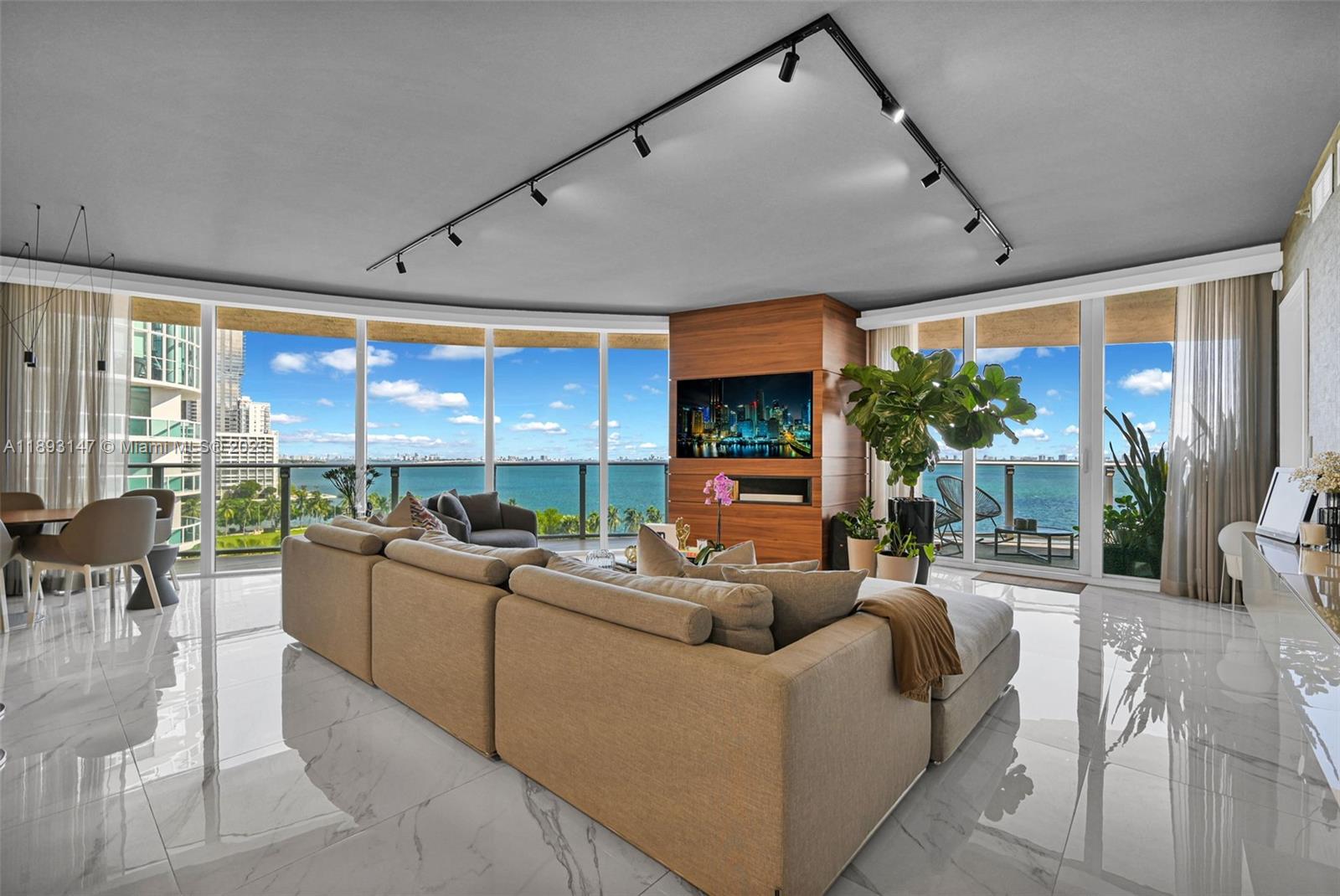 488 NE 18th St #815, Miami FL 33132