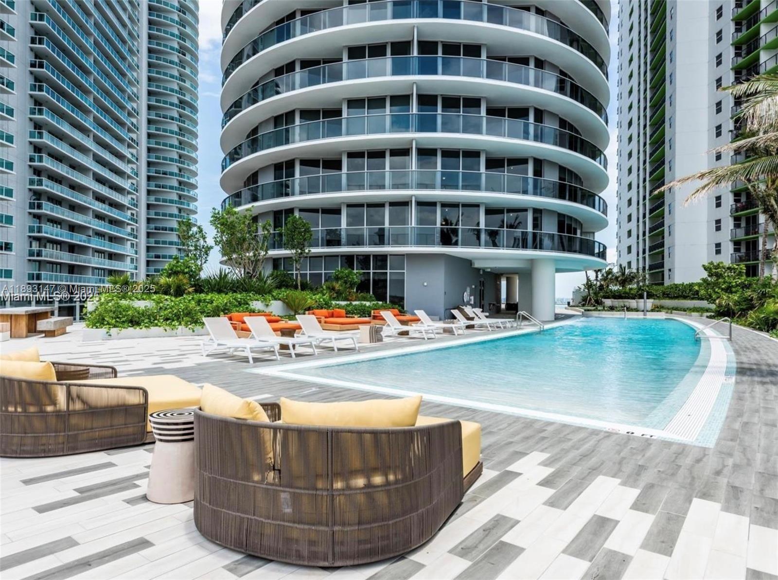 488 NE 18th St #815, Miami FL 33132