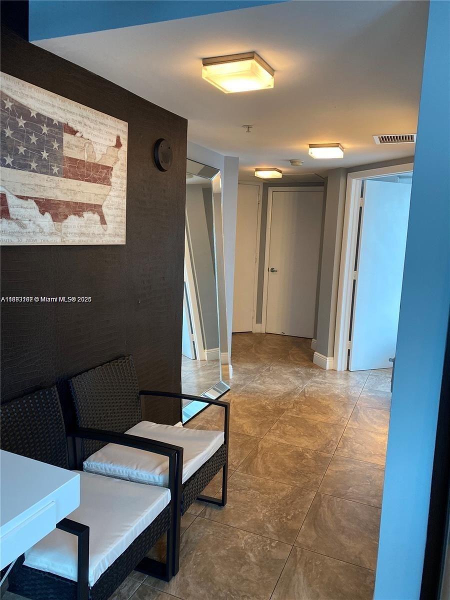 41 SE 5th St #717, Miami FL 33131