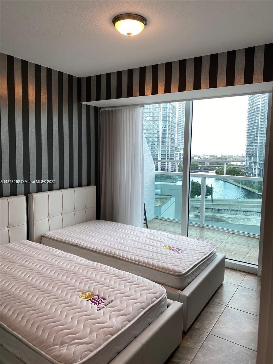 41 SE 5th St #717, Miami FL 33131