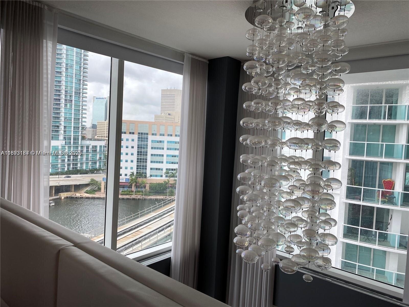 41 SE 5th St #717, Miami FL 33131