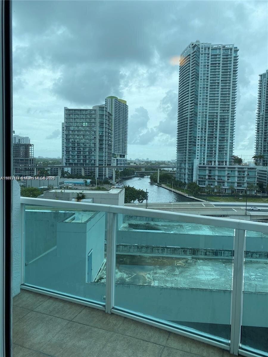 41 SE 5th St #717, Miami FL 33131