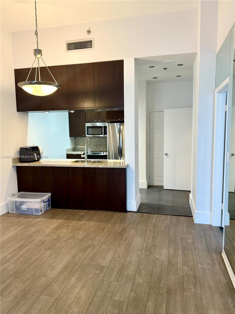 540 Brickell Key Dr #522, Miami FL 33131