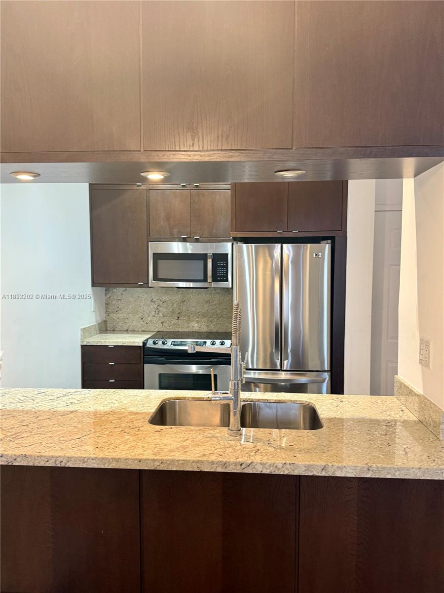 540 Brickell Key Dr #522, Miami FL 33131