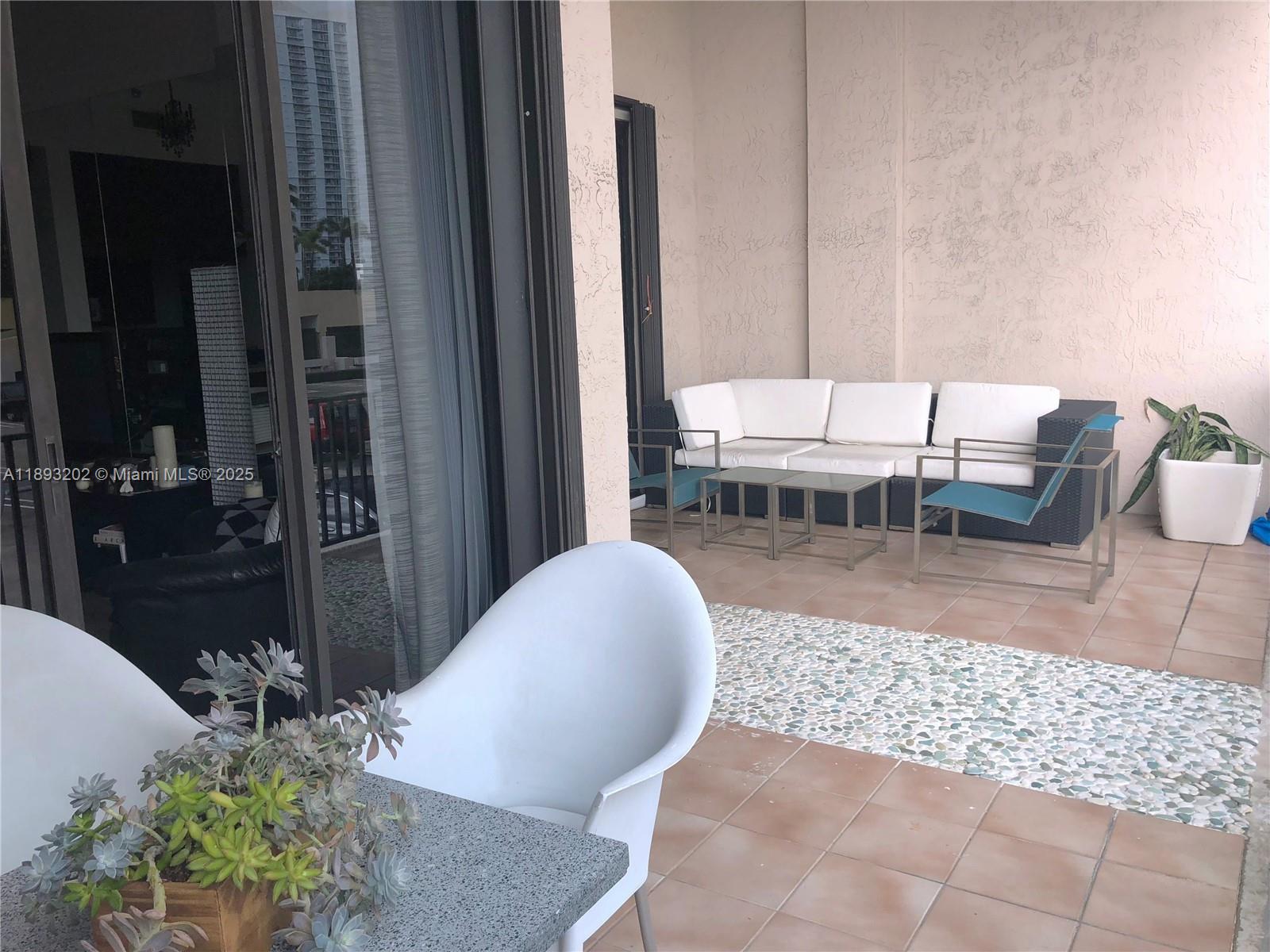 540 Brickell Key Dr #522, Miami FL 33131