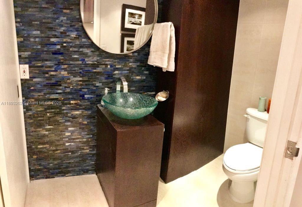 540 Brickell Key Dr #522, Miami FL 33131