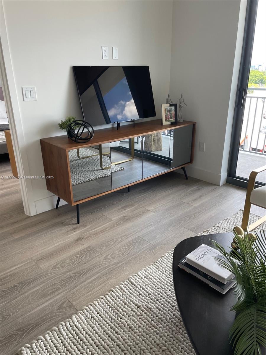 540 Brickell Key Dr #522, Miami FL 33131