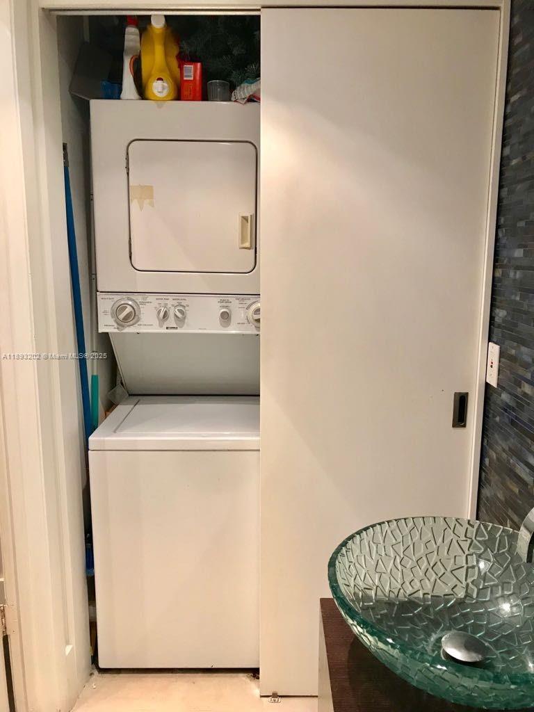 540 Brickell Key Dr #522, Miami FL 33131