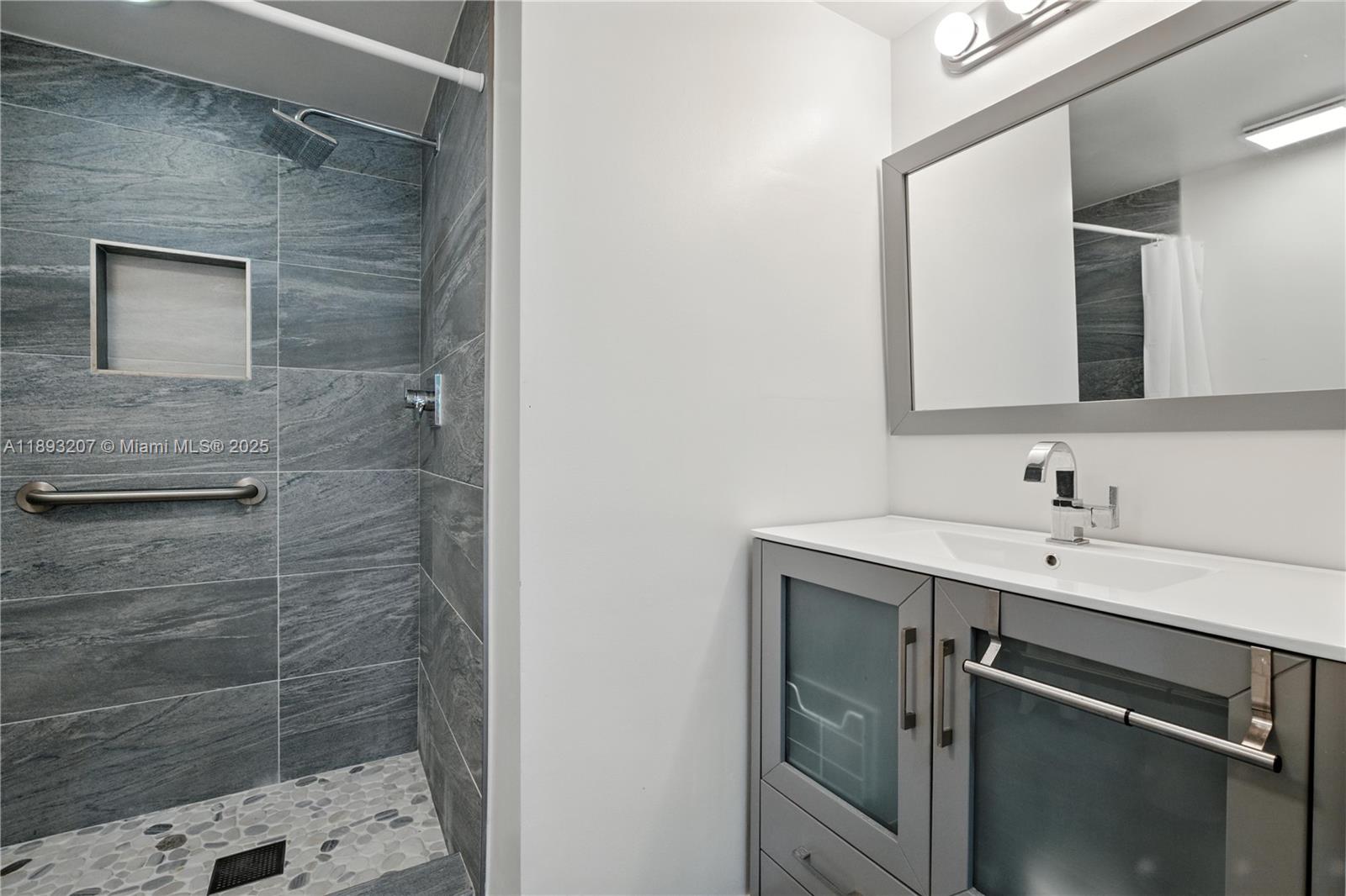 1155 Brickell Bay Dr #703, Miami FL 33131