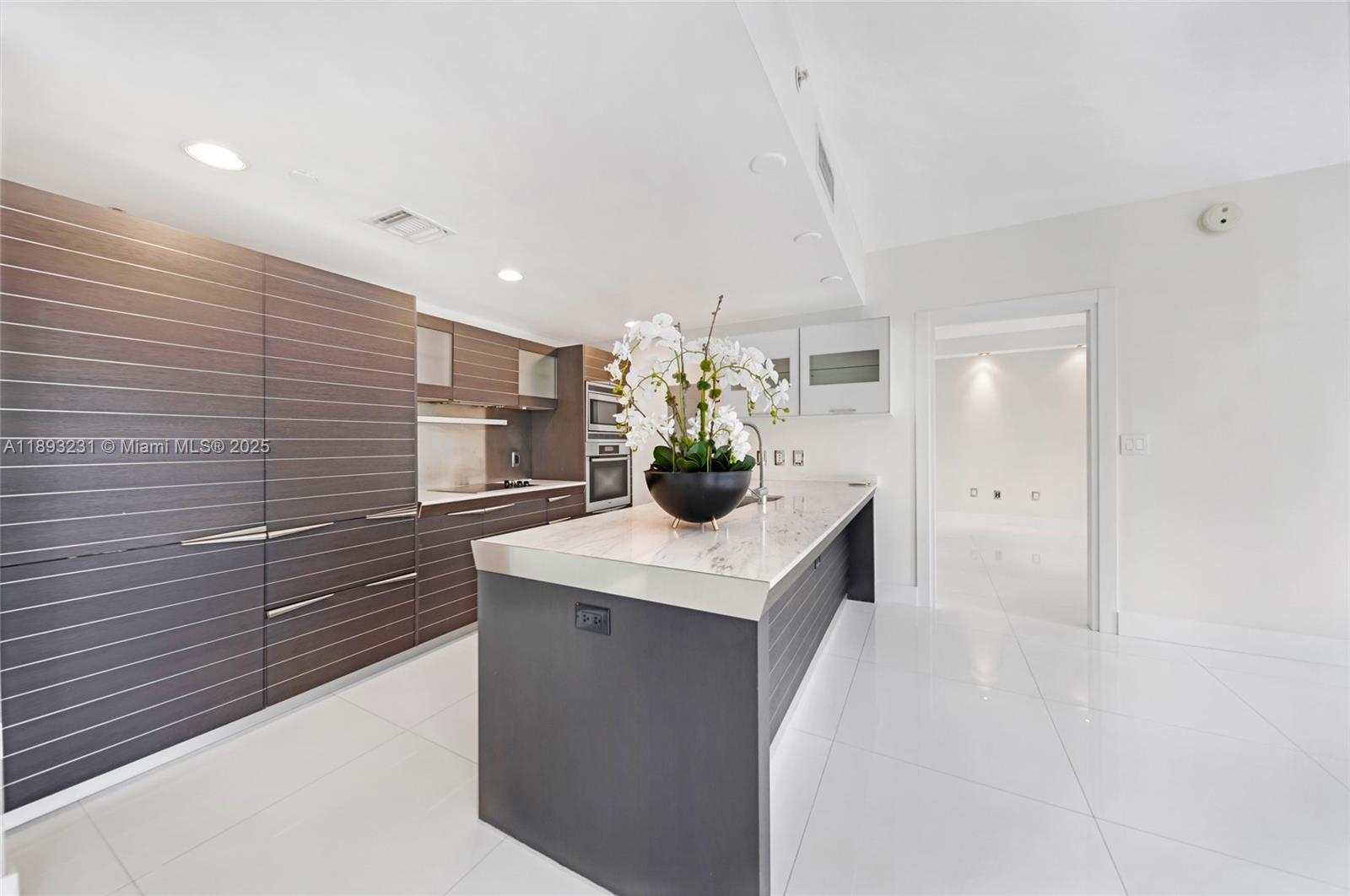 200 Biscayne Boulevard Way #305, Miami FL 33131