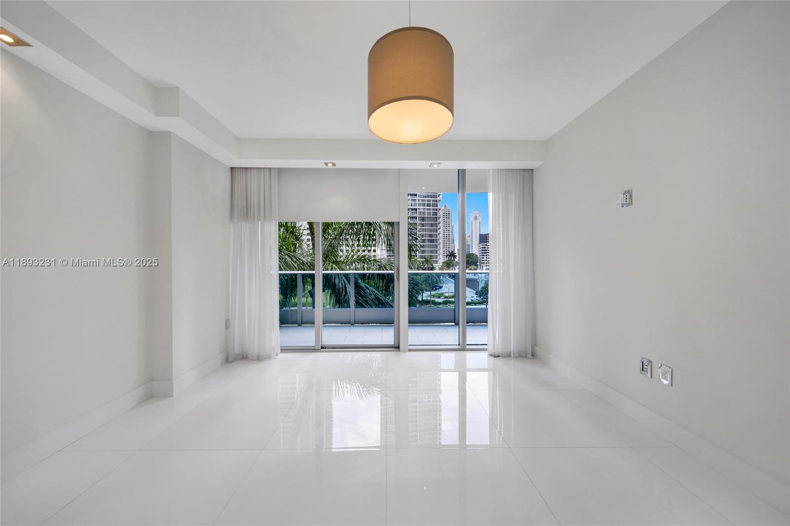 200 Biscayne Boulevard Way #305, Miami FL 33131