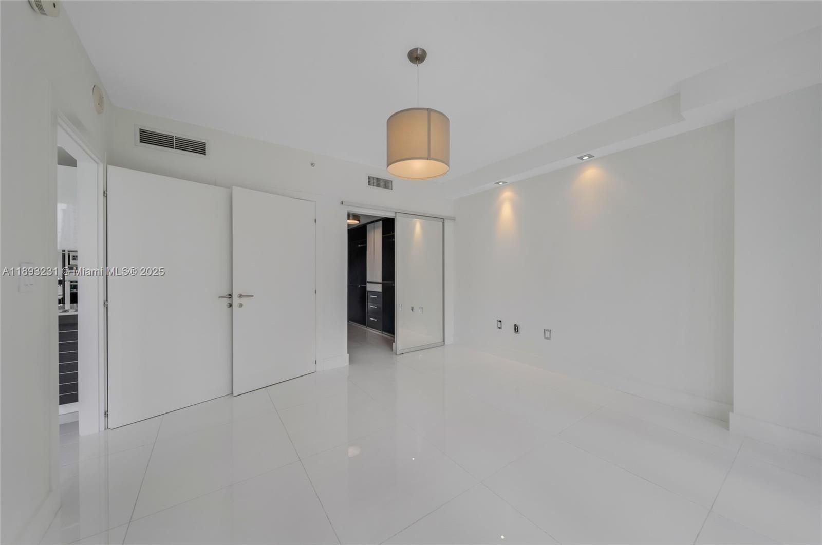 200 Biscayne Boulevard Way #305, Miami FL 33131