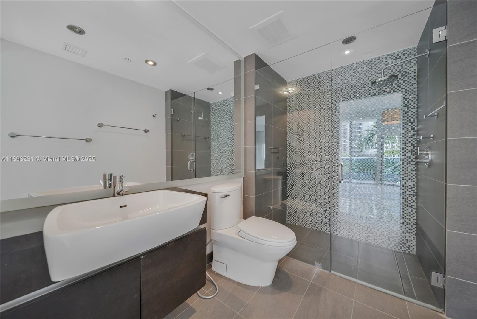 200 Biscayne Boulevard Way #305, Miami FL 33131