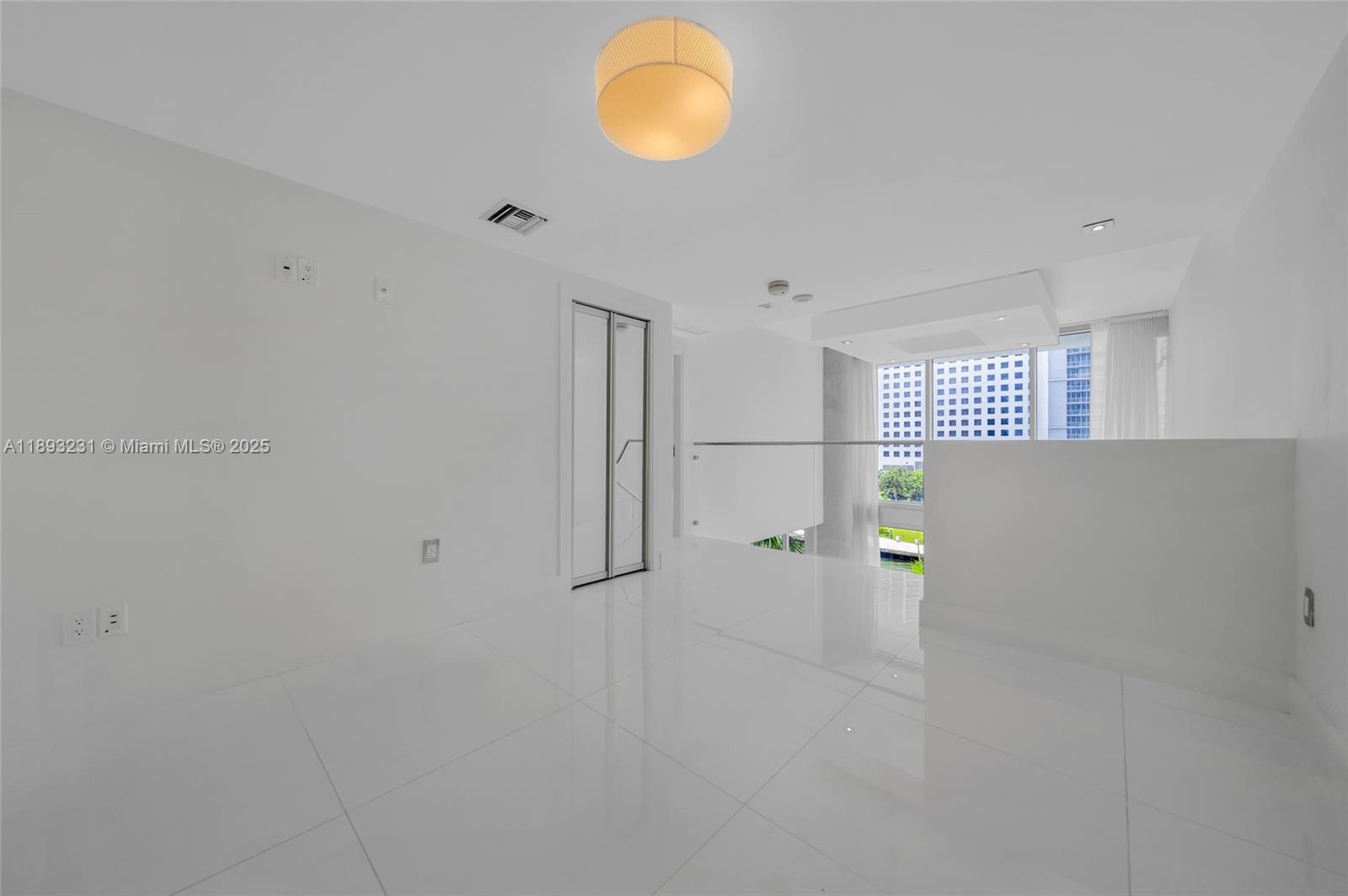 200 Biscayne Boulevard Way #305, Miami FL 33131