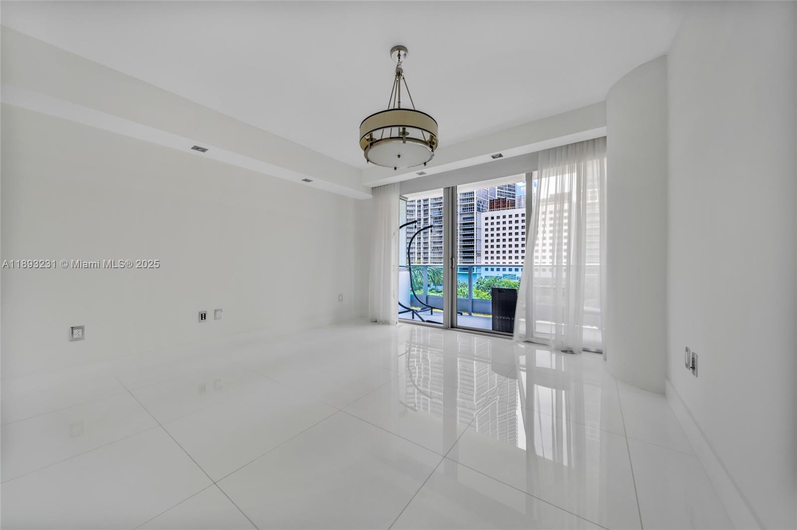 200 Biscayne Boulevard Way #305, Miami FL 33131