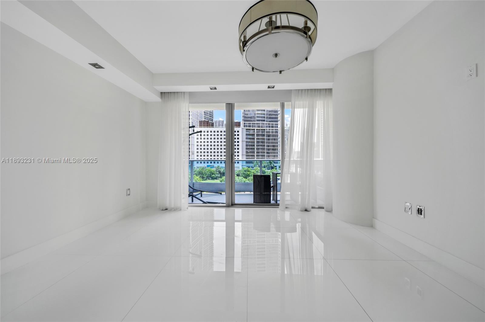 200 Biscayne Boulevard Way #305, Miami FL 33131