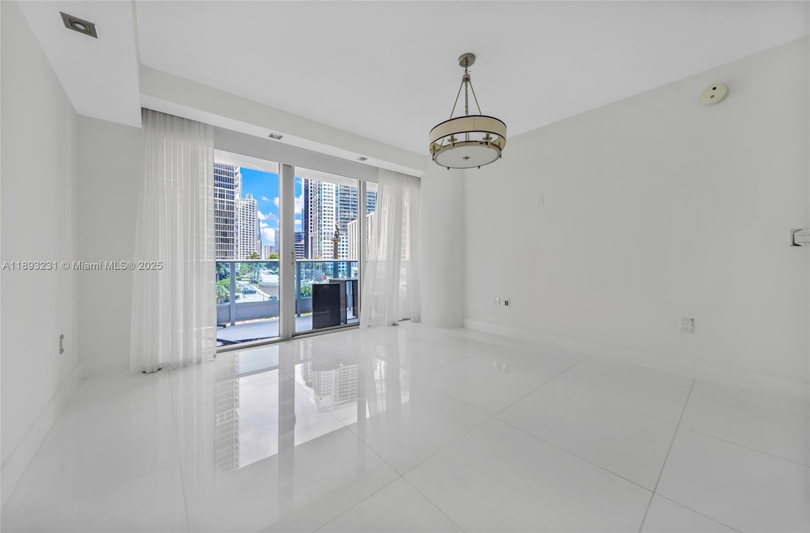 200 Biscayne Boulevard Way #305, Miami FL 33131