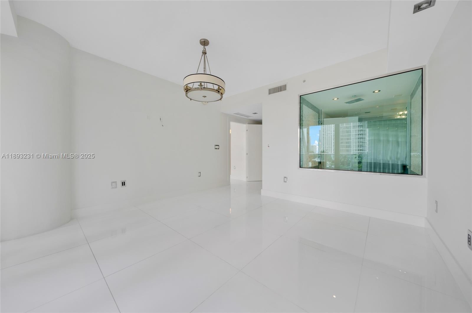 200 Biscayne Boulevard Way #305, Miami FL 33131