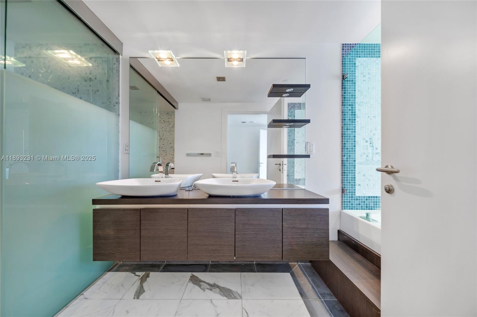 200 Biscayne Boulevard Way #305, Miami FL 33131