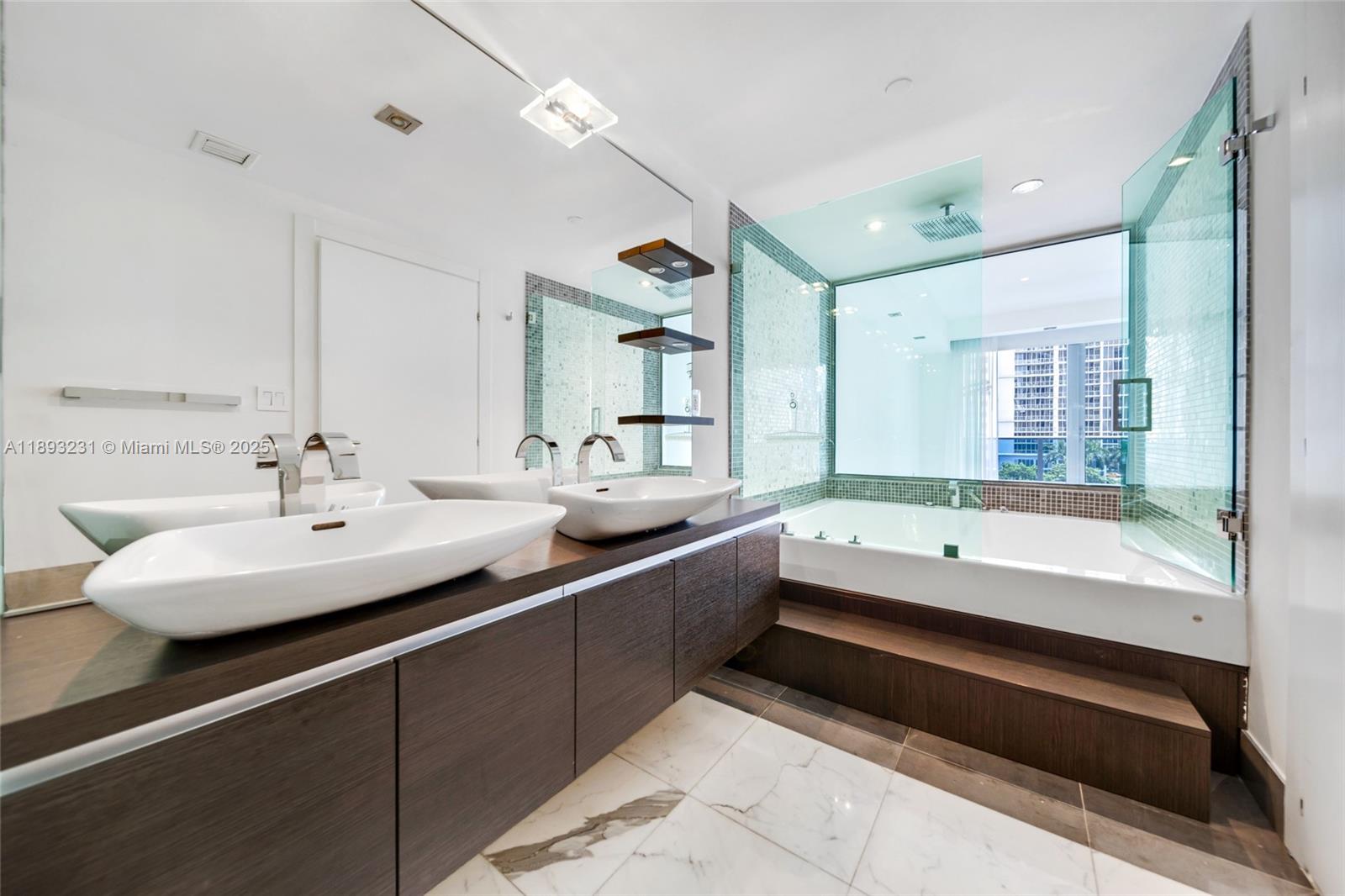 200 Biscayne Boulevard Way #305, Miami FL 33131
