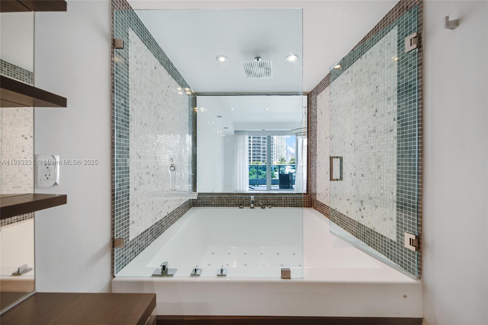 200 Biscayne Boulevard Way #305, Miami FL 33131